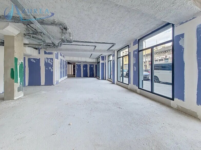 Retail in Nice for lease - Interior Photo - Image 3 of 8