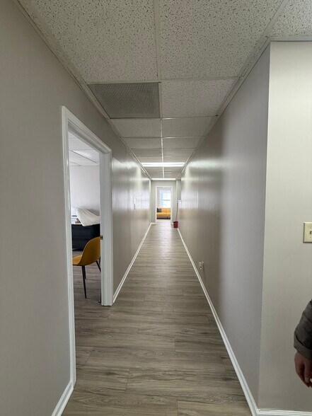 1026 N Mitthoeffer Rd, Indianapolis, IN à vendre - Photo du bâtiment - Image 2 de 11