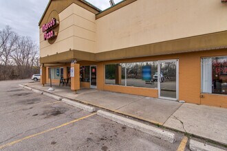 5500-5578 Cooley Lake Rd, Waterford, MI for lease Building Photo- Image 2 of 18