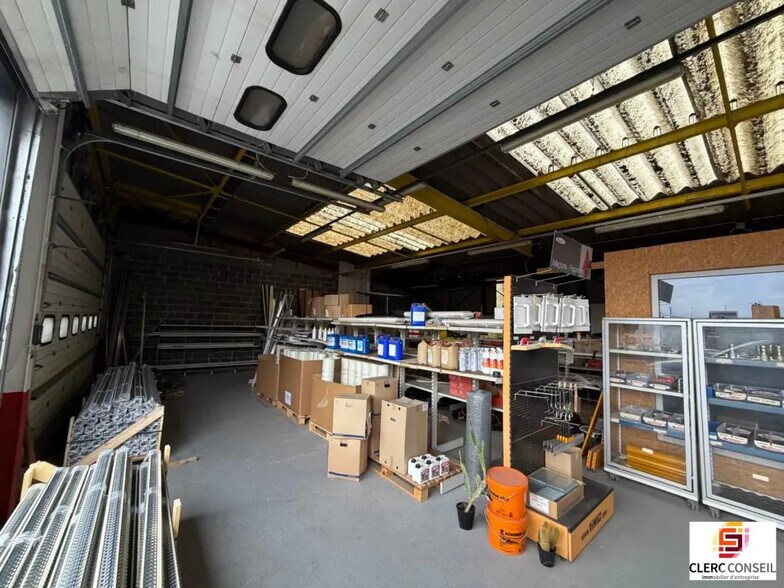 Flex in Sotteville-lès-Rouen for lease - Interior Photo - Image 3 of 13