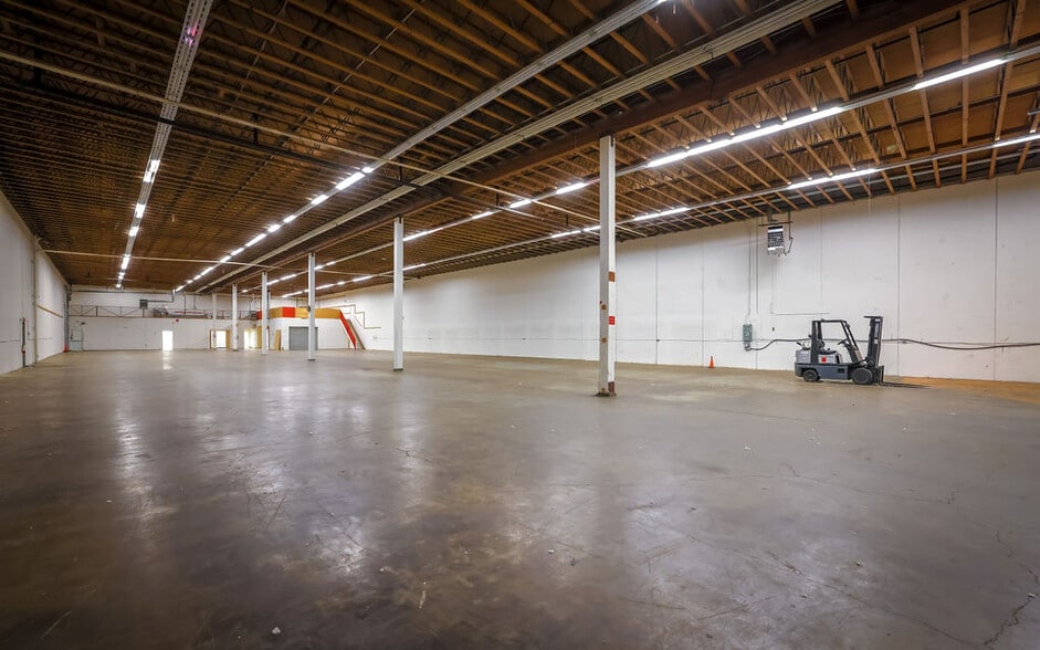 6990 Greenwood St, Burnaby, BC for lease - Building Photo - Image 2 of 7