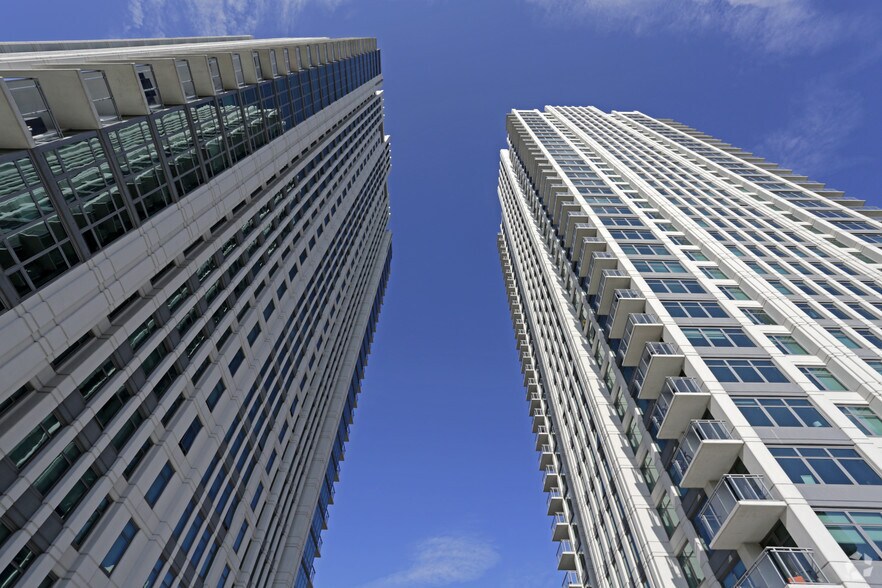 555 W Kinzie St, Chicago, IL à louer - Photo du bâtiment - Image 3 de 88