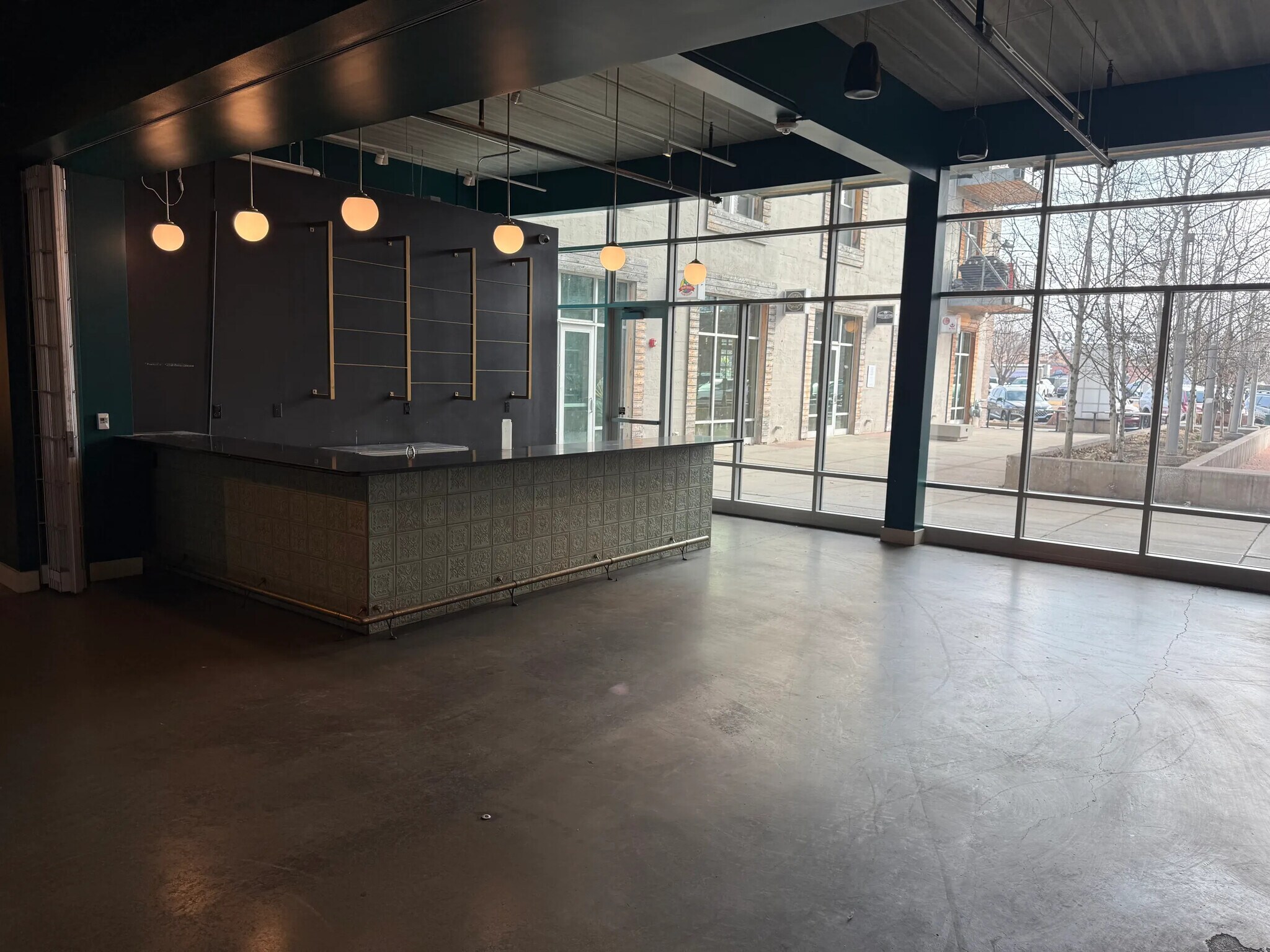 421 N Phillips Ave, Sioux Falls, SD for lease Interior Photo- Image 1 of 4