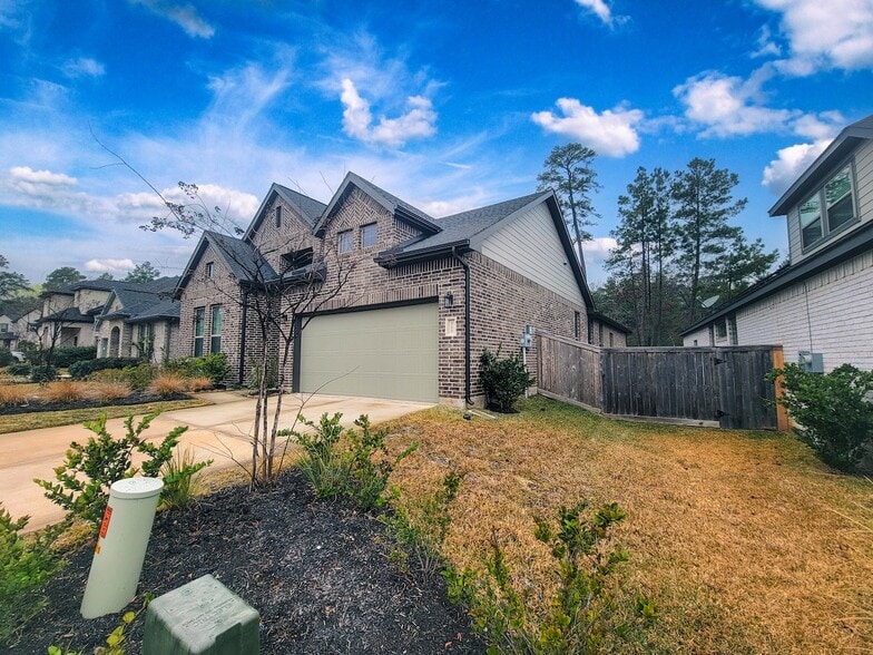 227 Rose Gum Ct, Willis, TX for sale - Primary Photo - Image 1 of 1