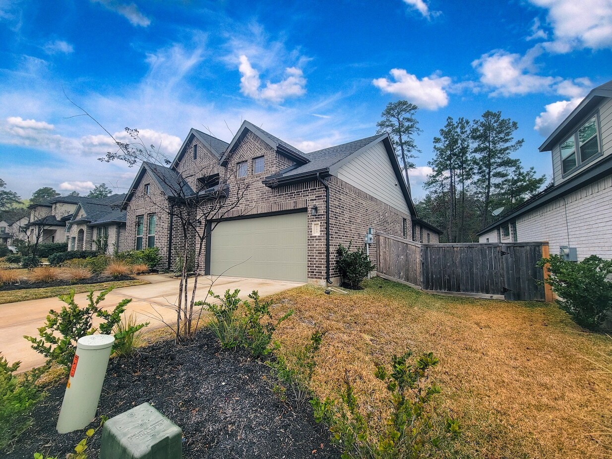 227 Rose Gum Ct, Willis, TX à vendre Photo principale- Image 1 de 2