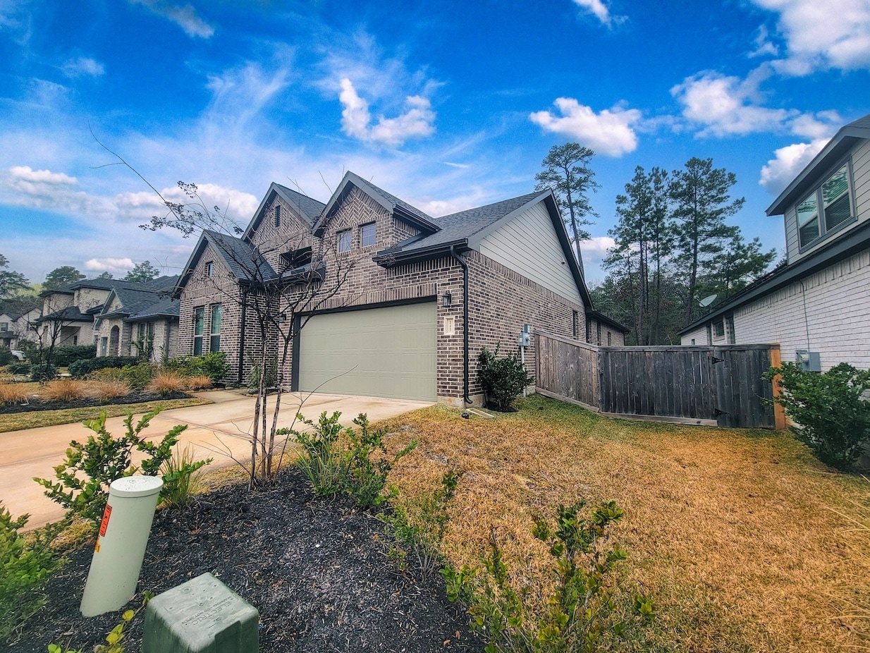 227 Rose Gum Ct, Willis, TX for sale Primary Photo- Image 1 of 2