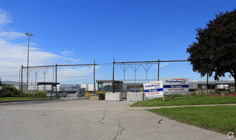 1250 Thornton Rd S, Oshawa, ON à louer - Photo du bâtiment - Image 2 de 3