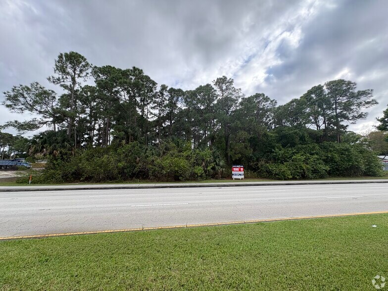 1144 SW Gatlin Blvd, Port Saint Lucie, FL à vendre - Photo principale - Image 1 de 2