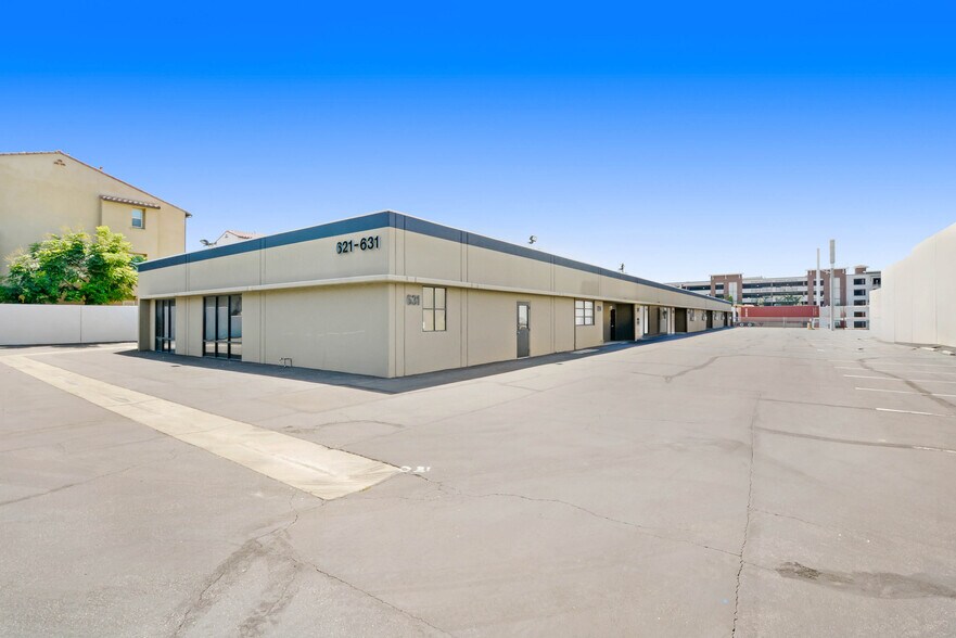 621-631 S East St, Anaheim, CA à louer - Photo du bâtiment - Image 3 de 4