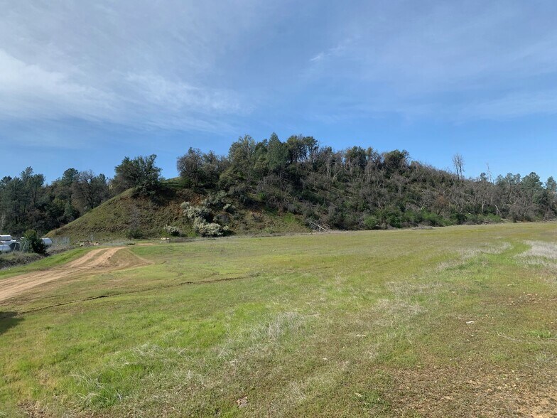 1950 Buenaventura Blvd, Redding, CA à vendre - Photo du bâtiment - Image 2 de 4