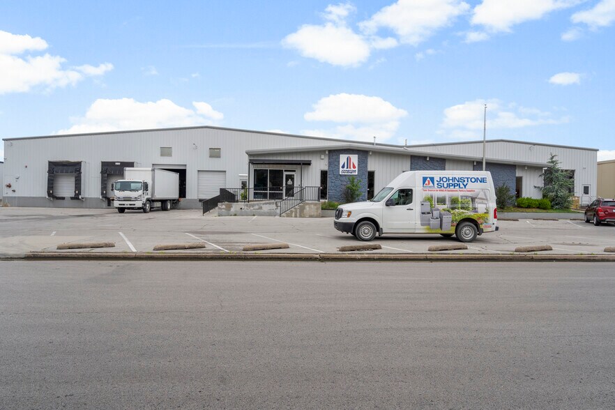 5440 S 101st East Ave, Tulsa, OK à vendre - Photo du bâtiment - Image 3 de 35