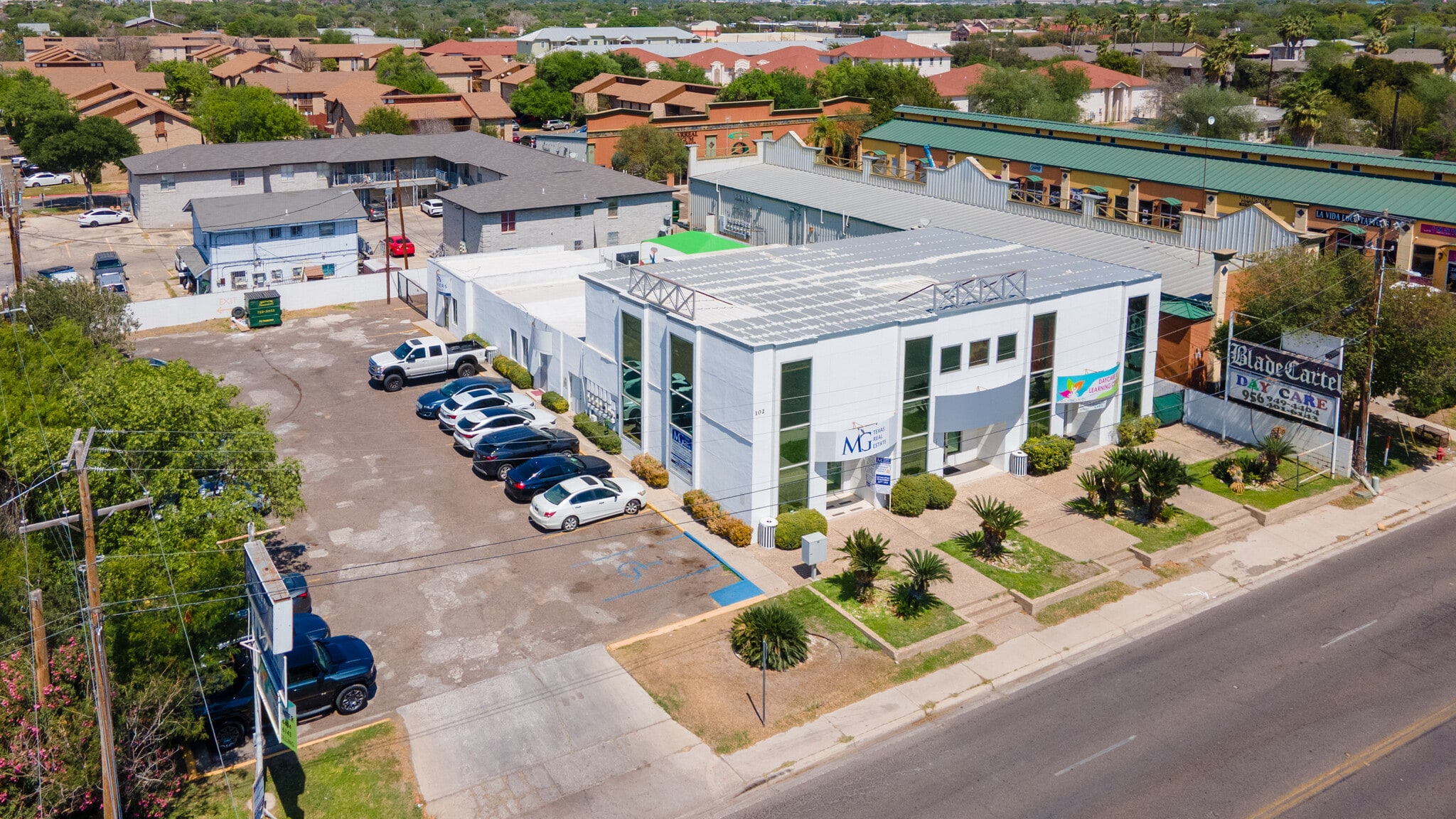 102 E Calton Rd, Laredo, TX for sale Primary Photo- Image 1 of 5