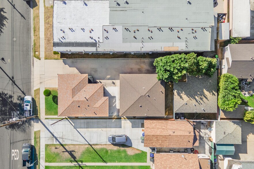 9833 Walnut St, Bellflower, CA à vendre - Photo du bâtiment - Image 3 de 16