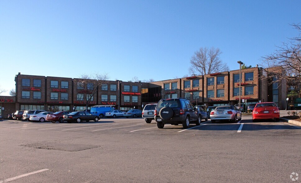 1501-1535 University Blvd, Hyattsville, MD à louer - Photo du bâtiment - Image 3 de 6