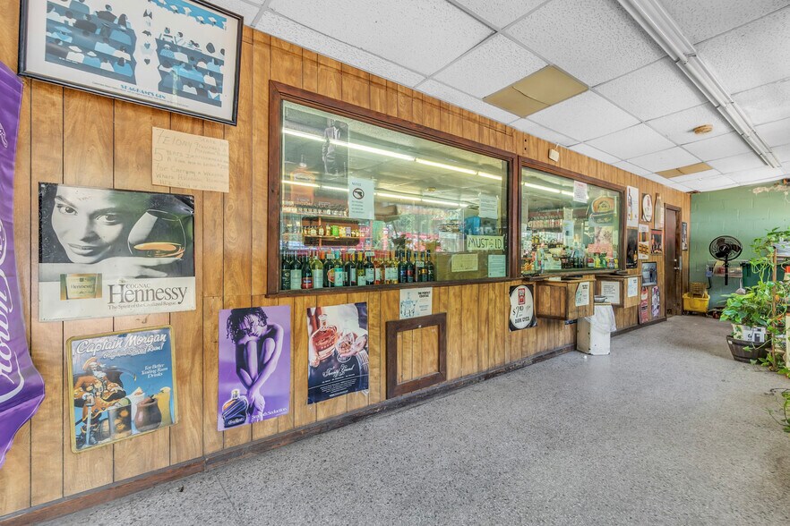 2090 Elvis Presley Blvd, Memphis, TN à vendre - Photo du bâtiment - Image 3 de 6
