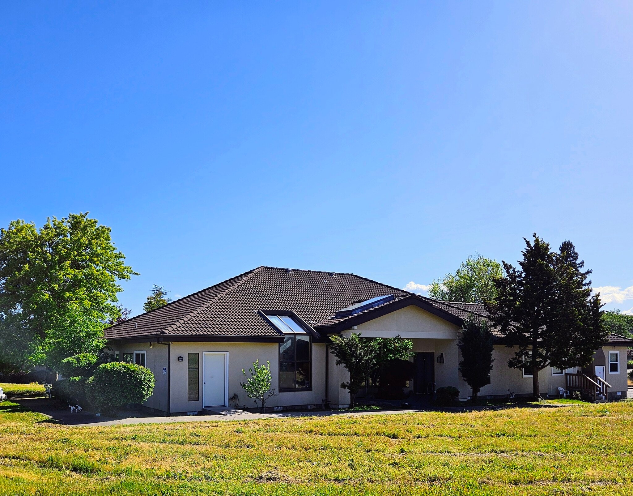 181 NW Bunnell Ave, Grants Pass, OR for sale Primary Photo- Image 1 of 17