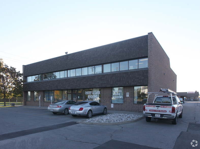 2624 Royal Windsor Dr, Mississauga, ON for lease - Building Photo - Image 3 of 5