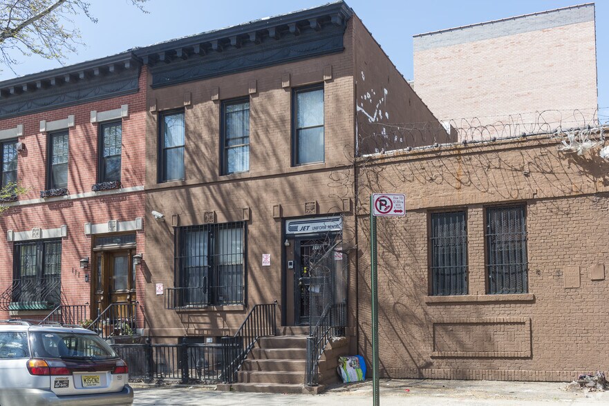 113 Clifton Pl, Brooklyn, NY à vendre - Photo du bâtiment - Image 3 de 3