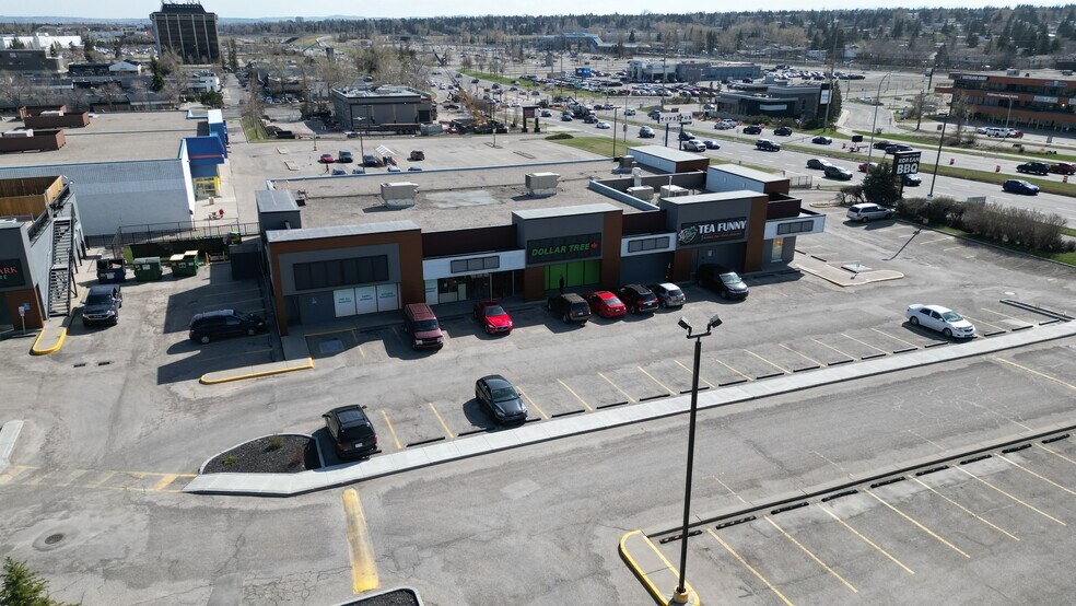 10440 Macleod Trl SE, Calgary, AB à louer - Photo du bâtiment - Image 3 de 14