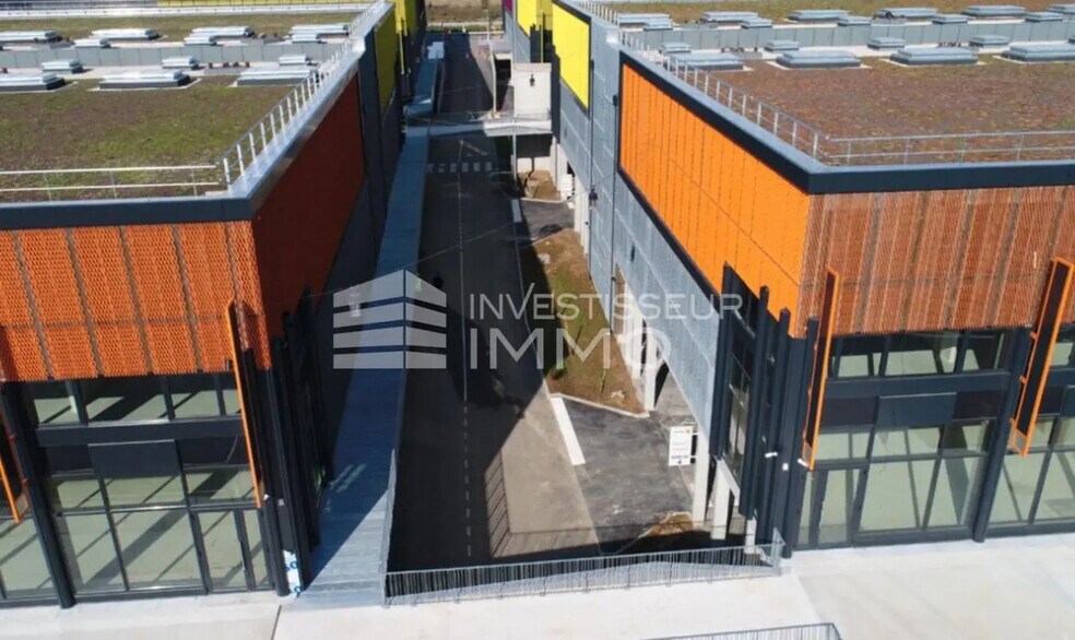 Local d'activités dans Tremblay-en-France à vendre - Photo du bâtiment - Image 3 de 7