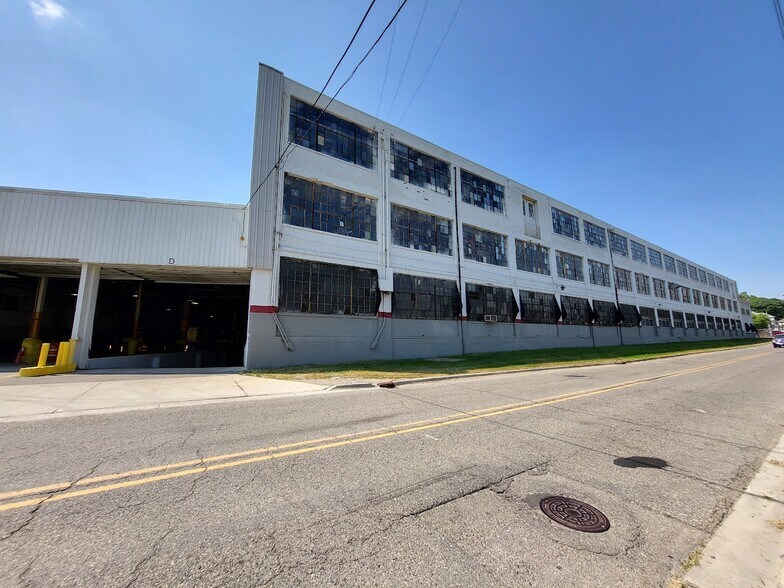 60 Baldwin Ave, Pontiac, MI à louer - Photo du bâtiment - Image 2 de 29