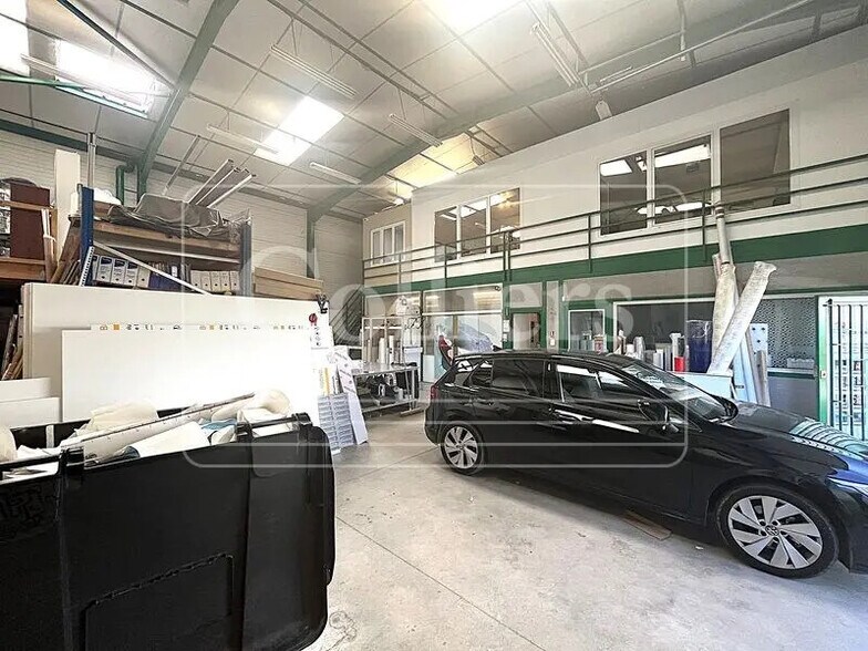 Flex in Gémenos for lease - Building Photo - Image 3 of 4