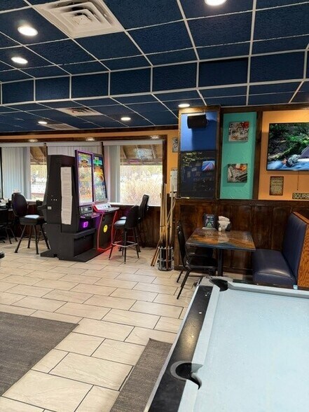 4329 George Washington Memorial Hwy, Hayes, VA à vendre - Photo intérieure - Image 2 de 15