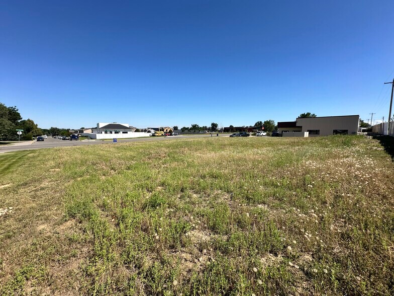 1684 Gleneagles Blvd, Billings, MT for sale - Building Photo - Image 2 of 6