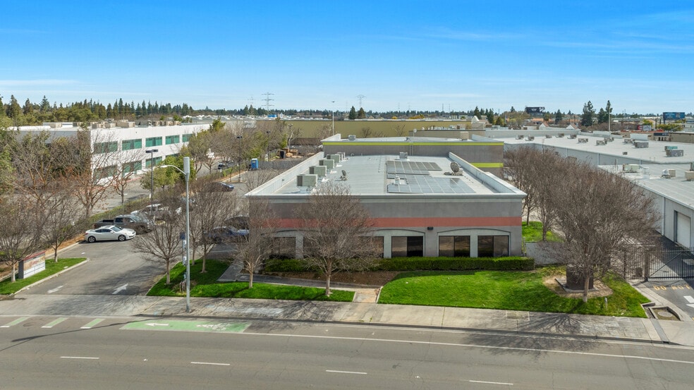 5096 N Blythe Ave, Fresno, CA for lease - Building Photo - Image 2 of 13