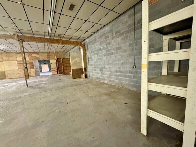 868 State Route 3 and 12, Hinton, WV à vendre - Photo intérieure - Image 3 de 78