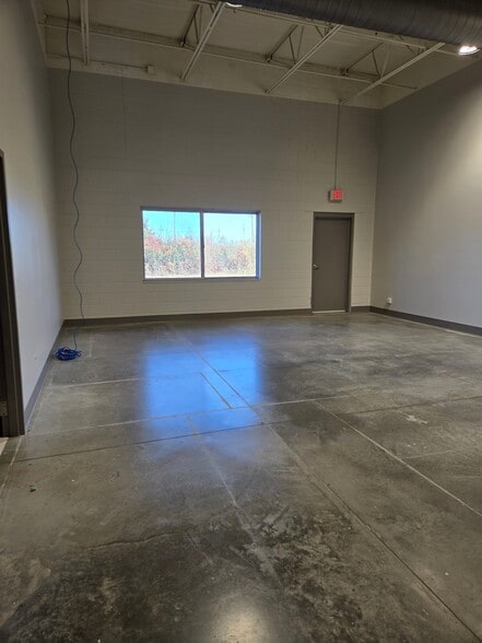 1180 Devin Dr, Norton Shores, MI for lease - Building Photo - Image 2 of 11