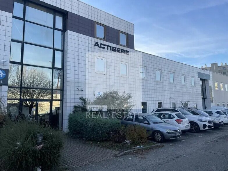 Office in Grenoble for sale - Building Photo - Image 1 of 6