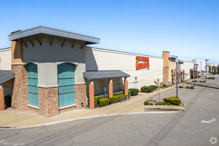 14549 Ramona Ave, Chino, CA à louer - Photo du bâtiment - Image 2 de 12