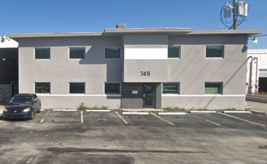 745 W 18th St, Hialeah, FL for lease - Primary Photo - Image 1 of 5