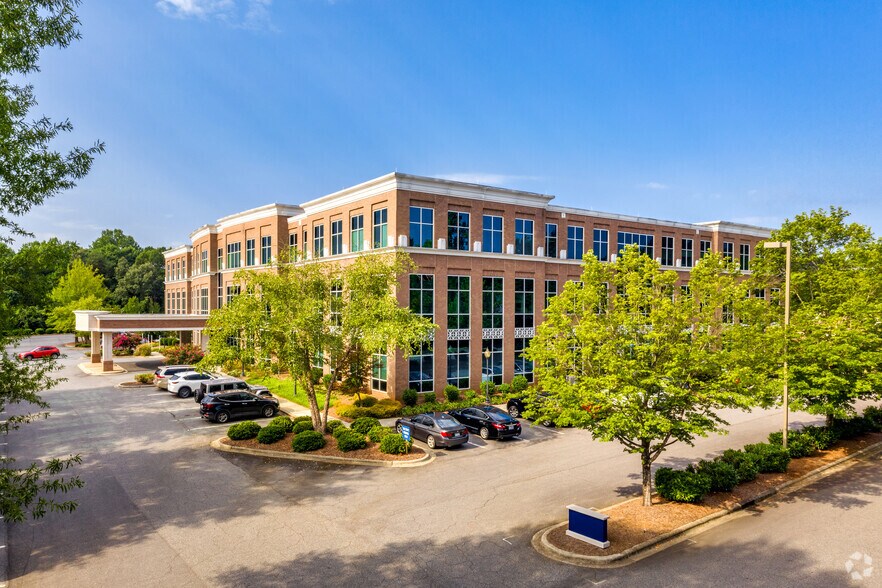 620-660 Summit Crossing Pl, Gastonia, NC à louer - Photo du bâtiment - Image 2 de 5