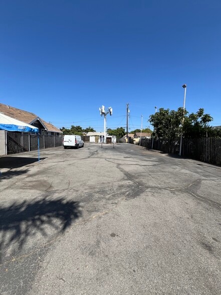 1325 S Main St, Santa Ana, CA for lease - Building Photo - Image 2 of 25