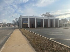 300 First Ave, Rock Falls, IL for lease Interior Photo- Image 2 of 6