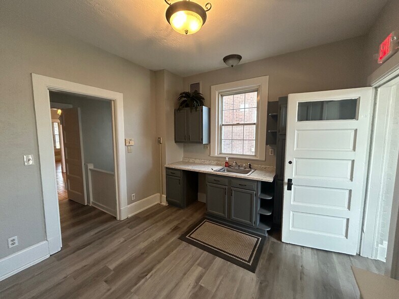 5805-5811 N Post Rd, Indianapolis, IN à louer - Photo du bâtiment - Image 2 de 7