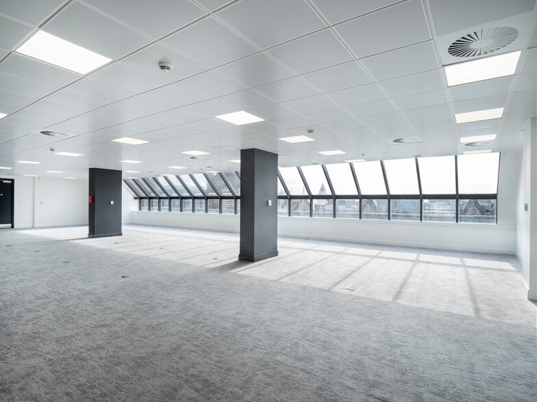 8 Nelson Mandela Pl, Glasgow for lease - Interior Photo - Image 2 of 41