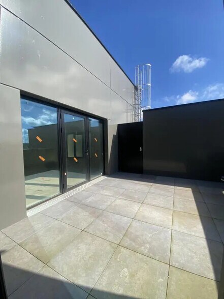 Bureau dans Genas à louer - Photo du bâtiment - Image 2 de 6