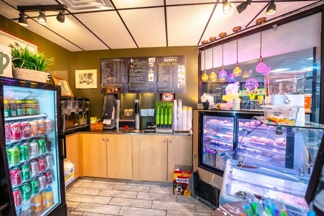 7000 E Kennedy Blvd, Guttenberg, NJ 07093 - Unit 2 -  - Interior Photo - Image 1 of 6