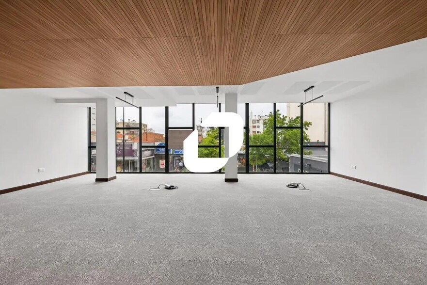 Office in Saint-Maur-des-Fossés for lease - Building Photo - Image 1 of 11