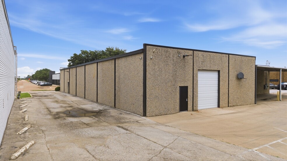 3130-3140 Towerwood Dr, Farmers Branch, TX à louer - Photo du bâtiment - Image 3 de 19