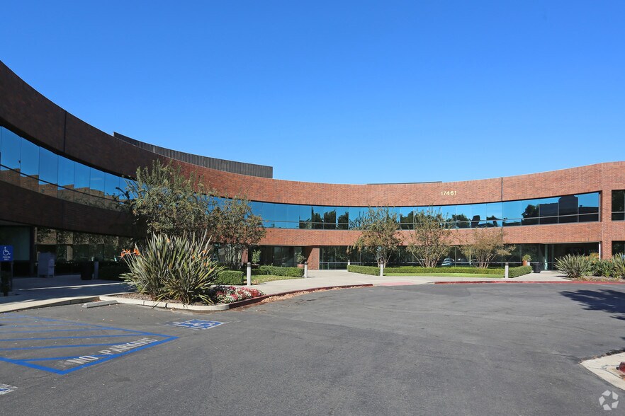 17461 Derian Ave, Irvine, CA à louer - Photo du bâtiment - Image 2 de 8