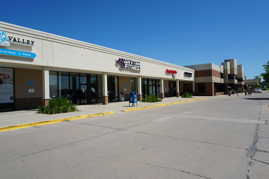 1201-1311 4th St SW, Waverly, IA à louer - Photo du bâtiment - Image 2 de 6