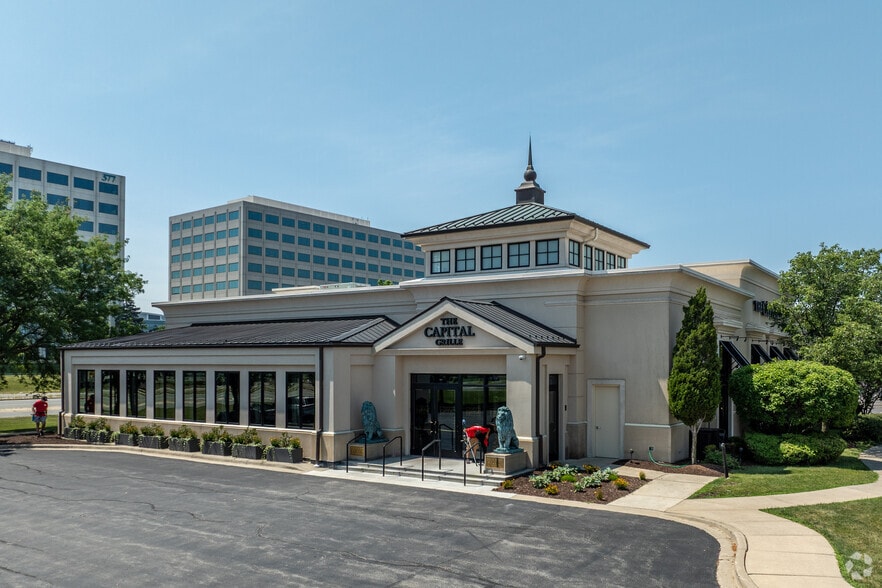 87 Yorktown Shopping Ctr, Lombard, IL for sale - Primary Photo - Image 2 of 19