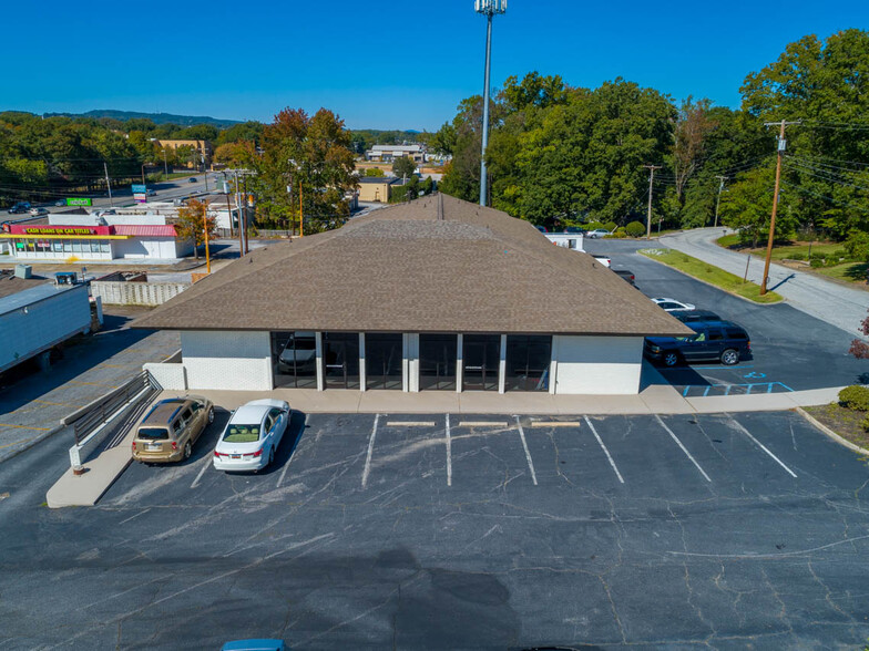 25 Sweetbriar Rd, Greenville, SC à vendre - Photo du bâtiment - Image 1 de 1