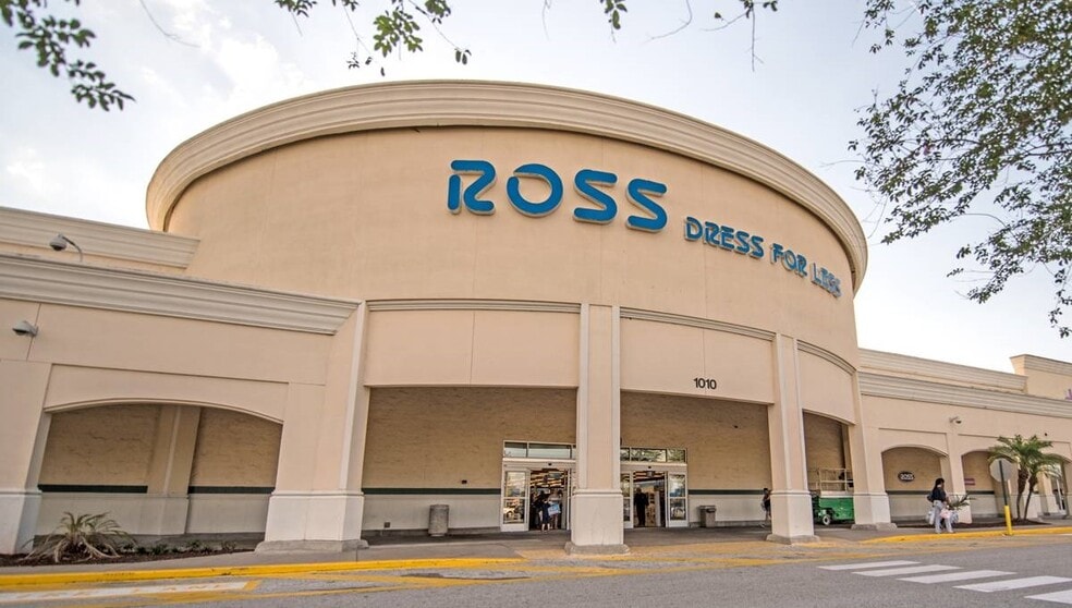 1012-1038 Buenaventura Blvd, Kissimmee, FL for lease - Building Photo - Image 1 of 6