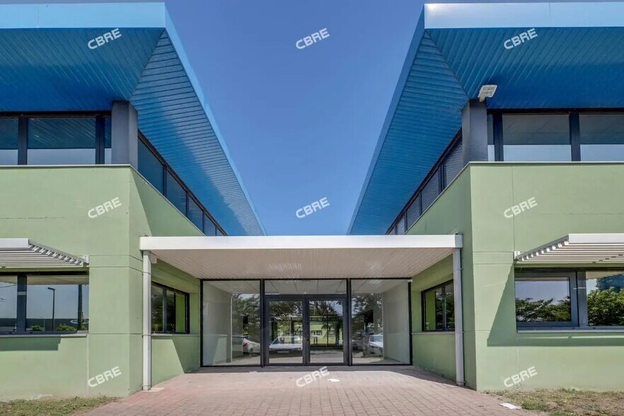 Bureau dans Canéjan à louer - Photo du bâtiment - Image 2 de 12