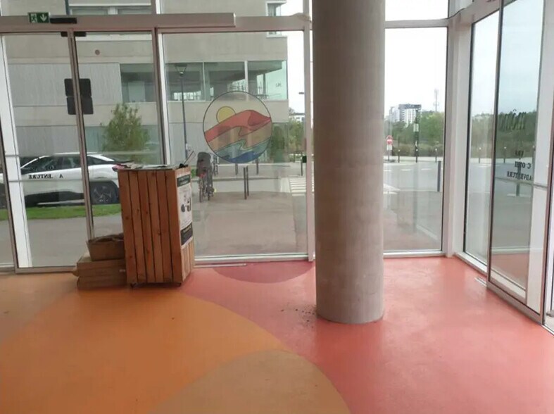 Retail in Rennes for lease - Interior Photo - Image 3 of 7
